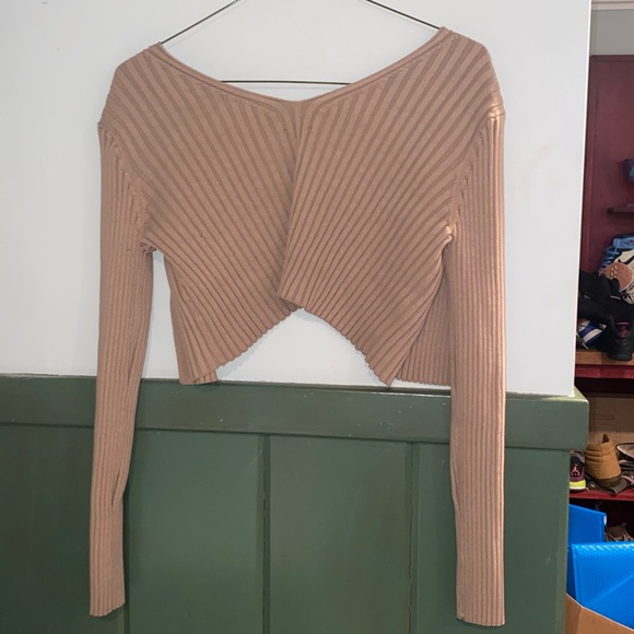 Women’s fashion nova sweater size L - Picture 2 of 3